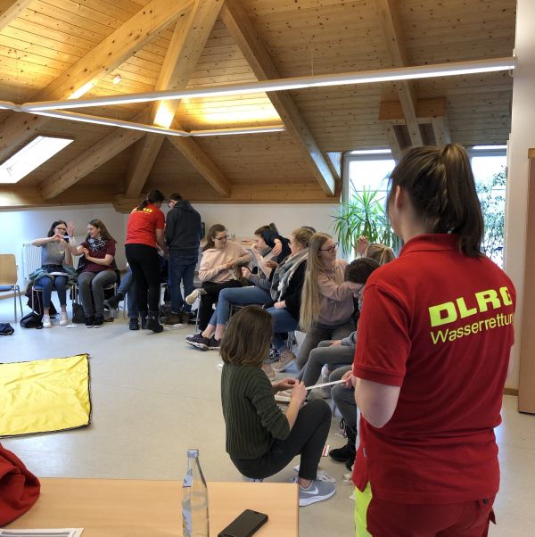 Die DLRG beim Erste-Hilfe-Kurs