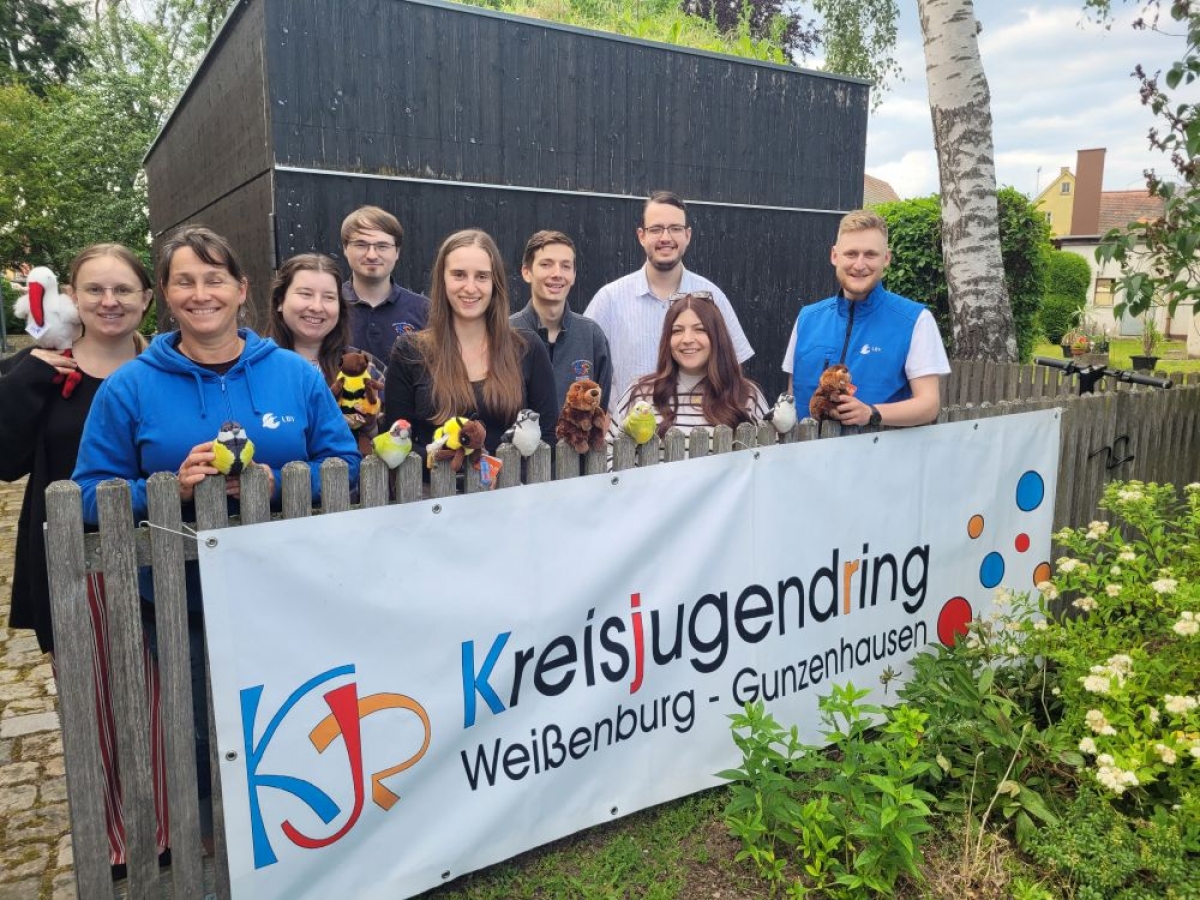 Eine Gruppe am Stammtisch des KJR