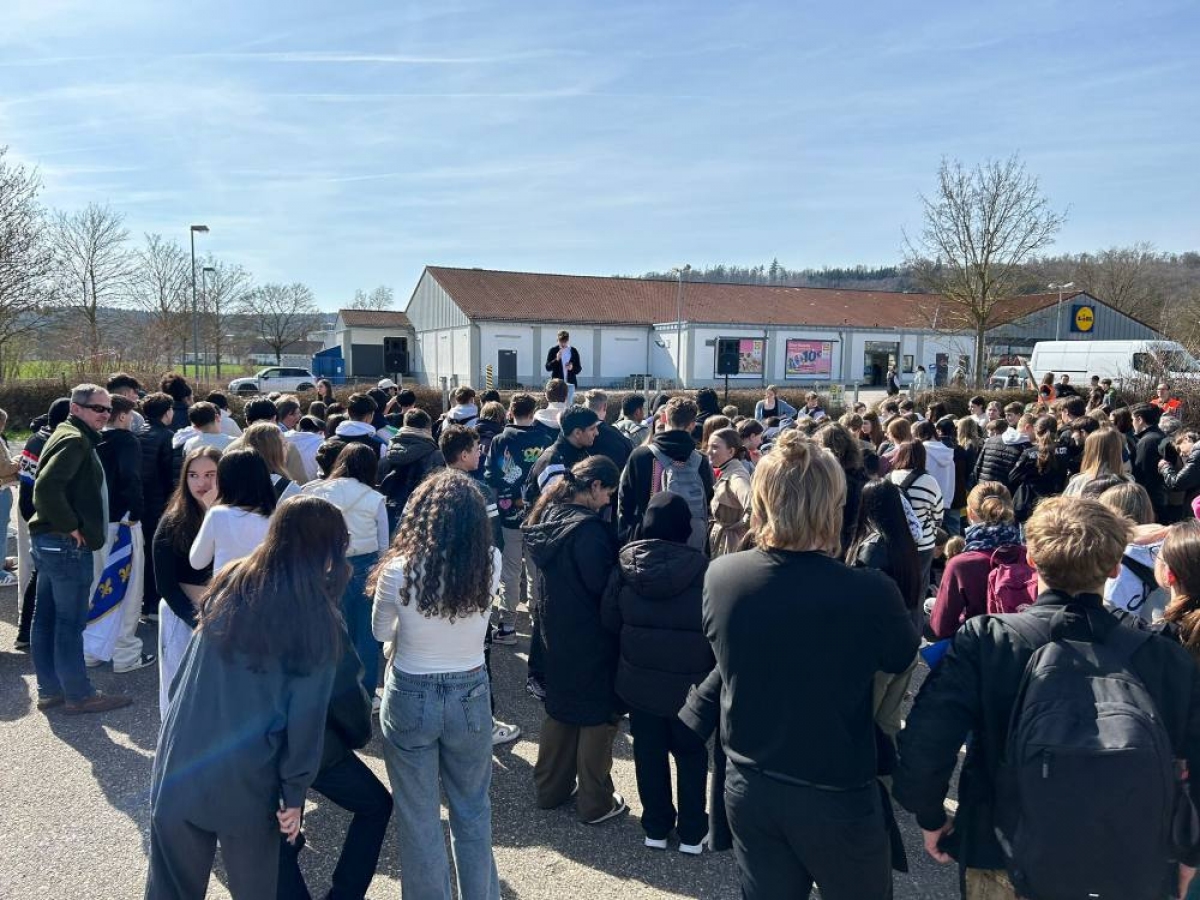 Jugendliche bei einer Demonstration für Vielfalt